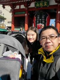 帶著小孩到淺草寺參拜祈福