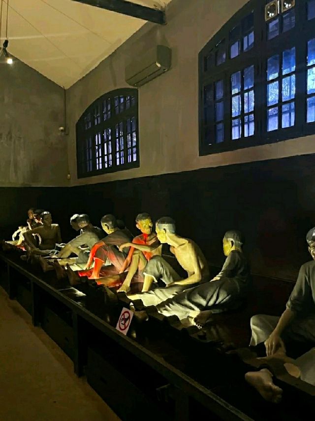 HOA LO PRISON.
