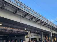 [🇯🇵東京] 都会の交差点でひと息──有楽町駅前広場で感じる日常と非日常