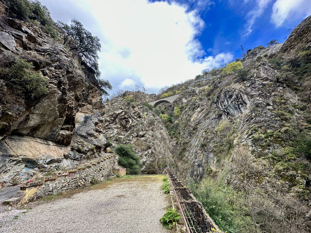 法國秘境🇫🇷藏在庇里牛斯山的D66公路：我們找到野溪溫泉了！