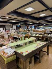 伊香保温泉の玄関口で味わう群馬の恵み「食の駅ぐんま伊香保店」—地元食材と名産品が揃う直売所
