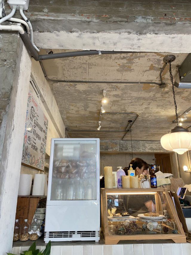 《annyoung cafe》一杯香蕉拿鐵，喚醒我對首爾街頭的思念