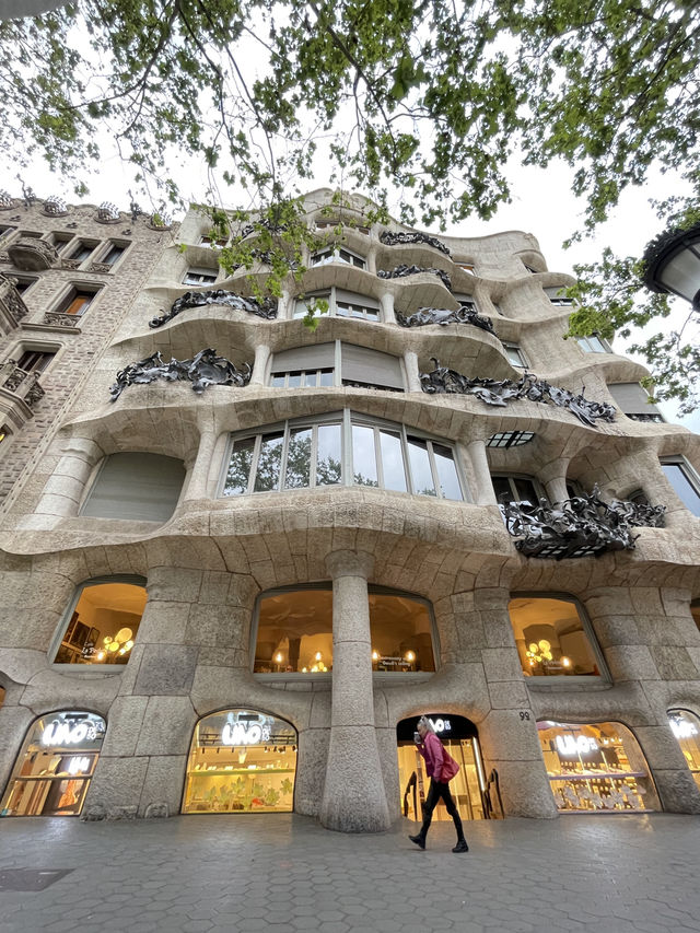 Hola Barcelona เมืองแห่งสถาปัตยกรรมสุดฮิป