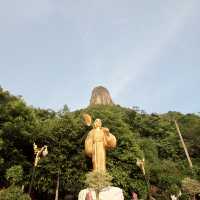 🏞️ Khao Ok Thalu: A Backpacker’s Guide to Phatthalung’s Iconic Mountain with a Hole!