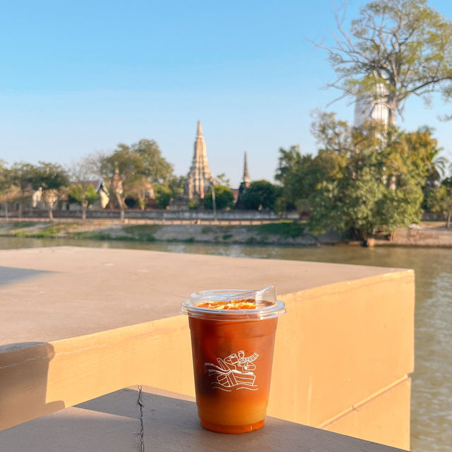 คาเฟ่เรือนไทยริมน้ำอยุธยา