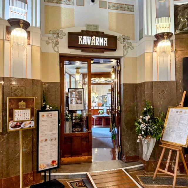 布拉格 |  Kavárna Obecní dům 充滿古典氣質的市政廳咖啡館