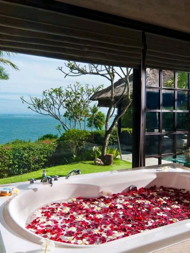 🌟 AYANA Resort Bali – A World of Luxury Above the Waves
