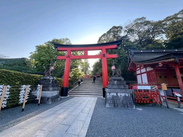 A Journey Through Fushimi Inari Shrine – Kyoto’s Vermilion Pathway