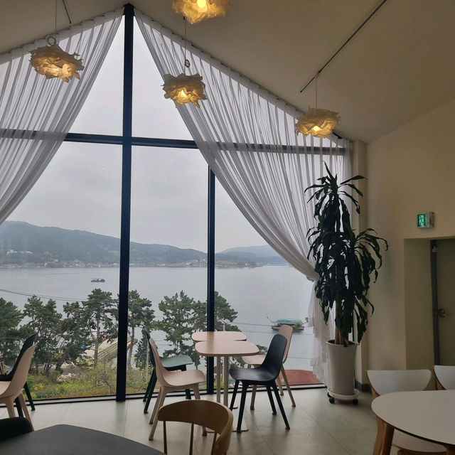 😍산과 바다가 아름답게 어우러진 마산 감성 카페 웨이브