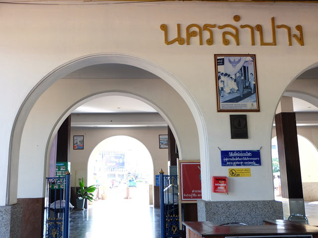 พาเที่ยวสถานีรถไฟที่สวยแบบคลาสลิค 🚞🚃
