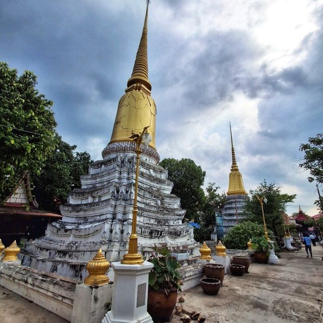 ไหว้พระแล้วชมอุโบสถสมัยอยุธยาตอนปลาย