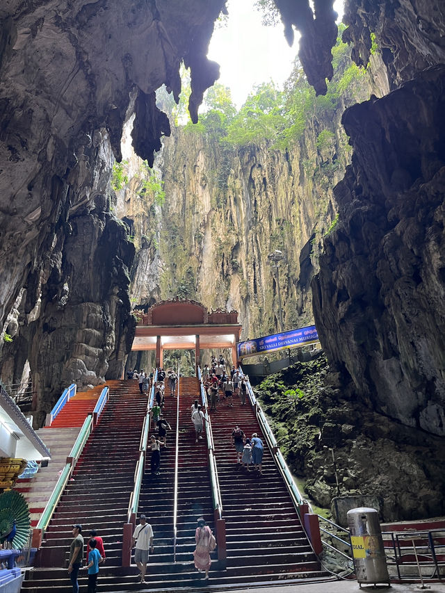 Exploring Batu Caves – A Sacred and Stunning Destination Near Kuala Lumpur