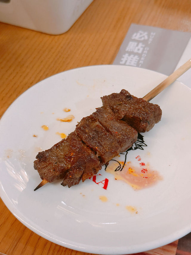 主打夜市風味串燒的「小野人」