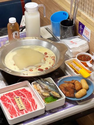 몽콕에서 가장 저렴하고 가성비 좋은 무제한 훠궈 뷔페