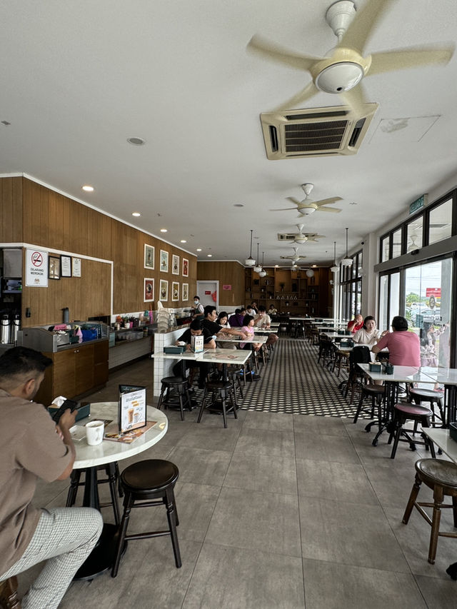 Kuu Comforts: Where Local Favourites Meet Café Chic in Eco Botani