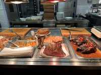 【Cantina（カンティーナ）｜元銀行の建物で楽しむ絶品タルタル🥩】 プラハで“生肉料理”を食べるなら外せない！