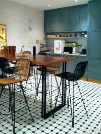 Chic Design, Cozy Vibes, and Adorable Cats – A Perfect Hostel Experience at Melaka! 🐱🐈‍⬛🐈