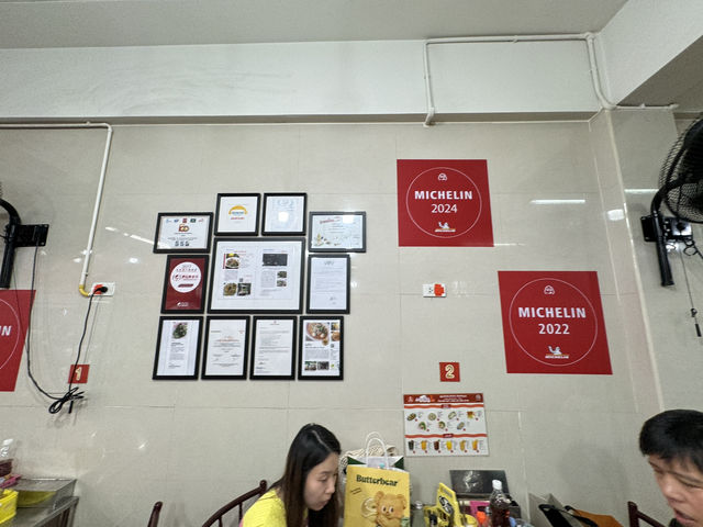 Bangkok’s Pork Noodle Gem: Rung Rueang Delivers Big on Flavor