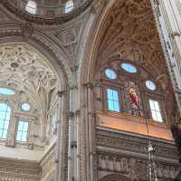 Cordoba's Mosque-Cathedral: A Stunning Blend of Faiths! 🕌⛪