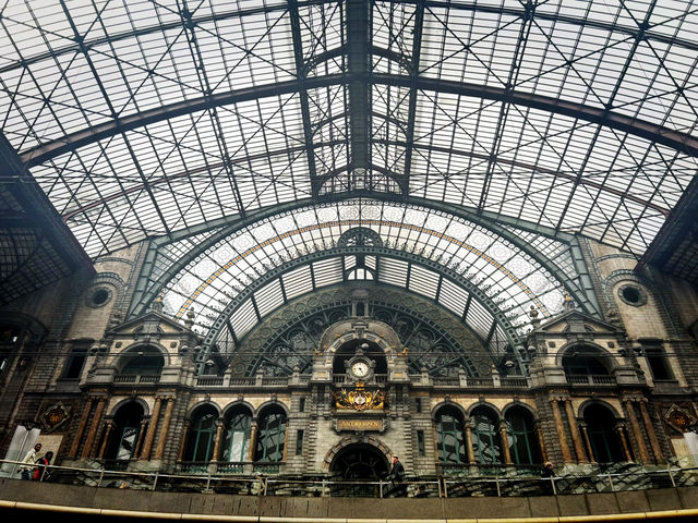 สถานีรถไฟAntwerp สวยสง่าล้ำค่าวัฒนธรรม