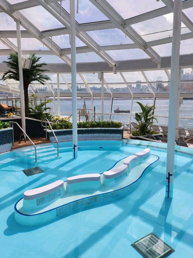 Singapore:🚢✨ Ovation of the Seas – Luxury Meets Adventure at Sea! 🌊🌏