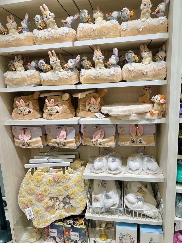 Update ความน่ารักของ Disney Store สาขา ชินจูกุ ค่ะ