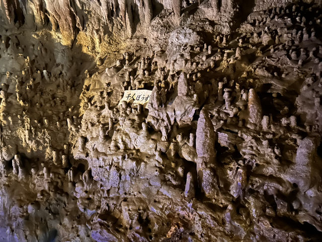 🌌探訪地下奇幻王國！沖繩玉泉洞的魔幻旅程大揭密🌌