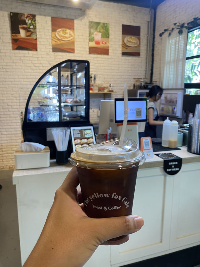 The Yellow Fox Cafe คาเฟ่น่ารักในย่านรัชดานิเวศ 🦊