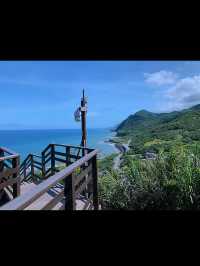 🌊大石鼻山步道｜花蓮海岸線上的天空步道，一次收藏山、海、藍天  📍 地點：花蓮縣豐濱鄉磯崎村 🕰️ 建議停留時間：1～1.5小時 🚶‍♀️ 