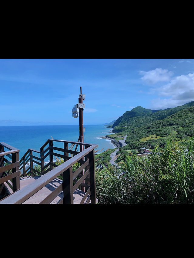 🌊大石鼻山步道｜花蓮海岸線上的天空步道，一次收藏山、海、藍天  📍 地點：花蓮縣豐濱鄉磯崎村 🕰️ 建議停留時間：1～1.5小時 🚶‍♀️ 