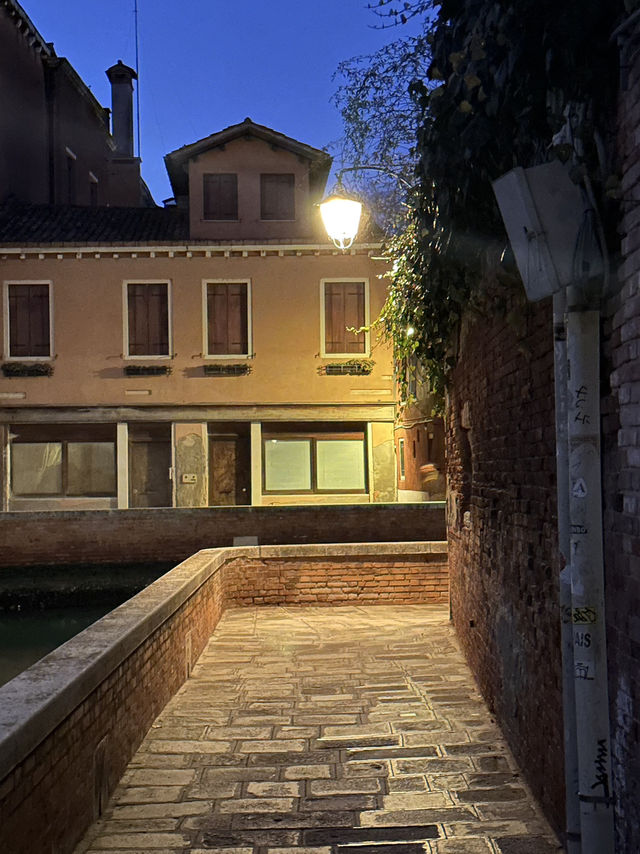 The Hour Of The Lion: Venice’s Twilight Ritual