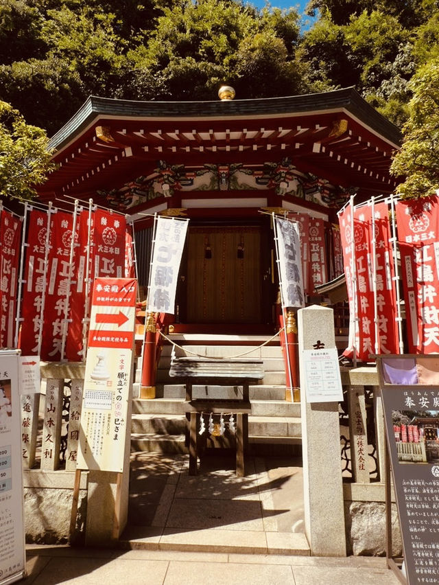 ⛩️ Solo Spiritual Escape: Enoshima Shrine – Island of Dragons & Sea Goddesses