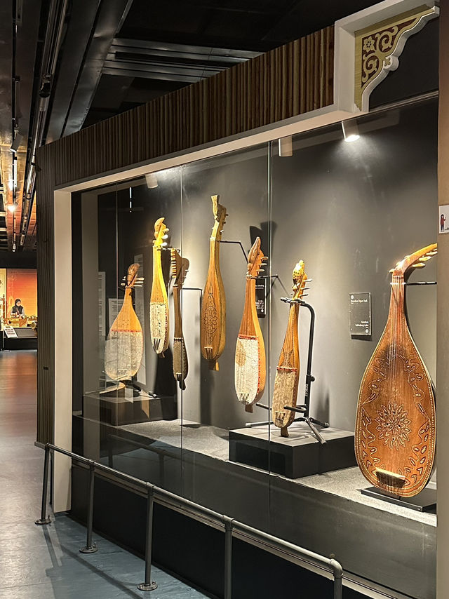 Music Museum: Where Instruments Judge Your Rhythm 