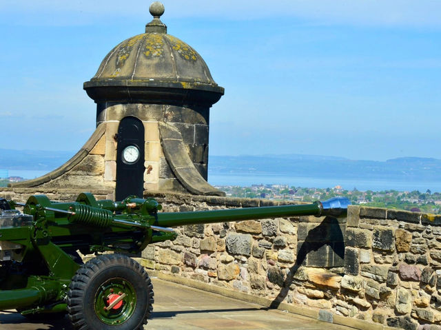 Echoes of Royalty: A Majestic Day at Edinburgh Castle