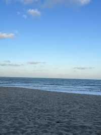 🖤🌊 Pantai Batu Hitam – Kuantan’s Underrated Black Rock Beach