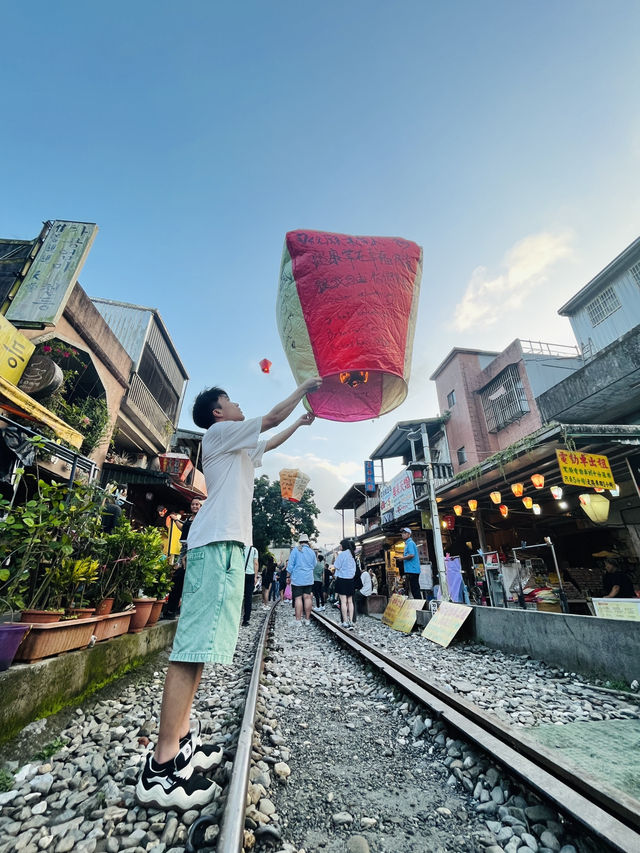 🎇 Shifen Sky Lanterns — Light Up Your Wish in the Taiwan Sky ✨🏮