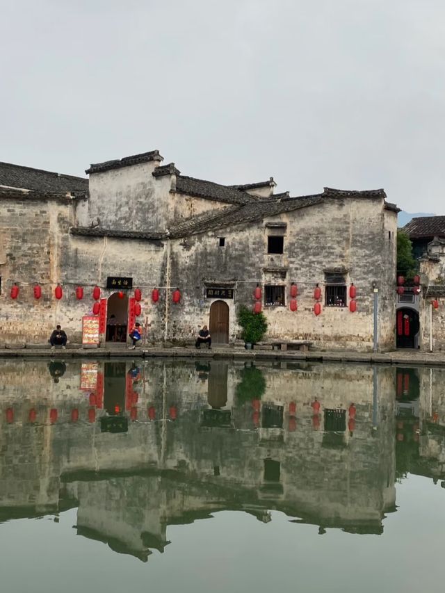 Between the Mountains and the Moon: Discover Hongcun