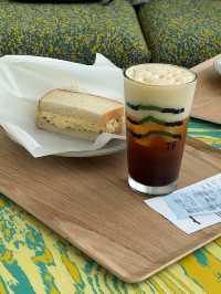 A Cafe Teshima คาเฟ่สไตล์โรงงานบนเกาะเทชิมะ