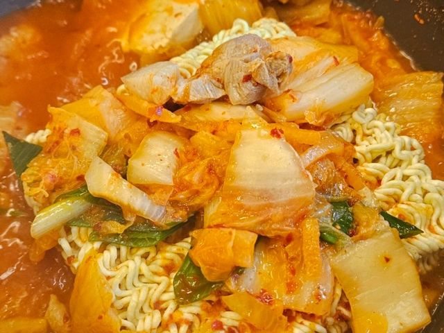🔥 Seoul’s Hidden Stew Gem: Bonsai’s Kimchi Kick Bowl 🔥