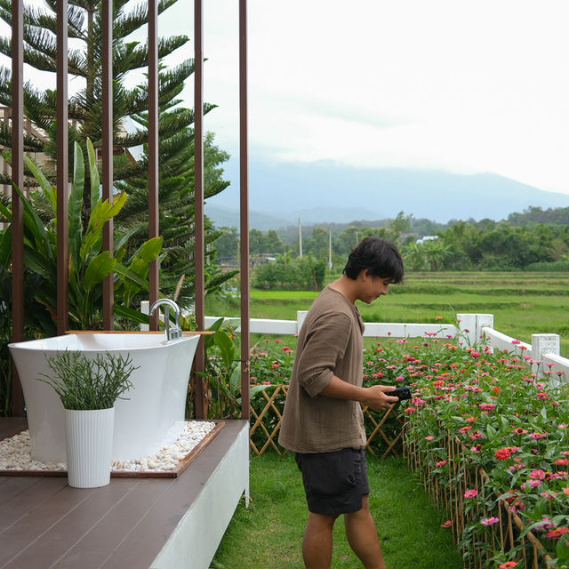 ที่พักริมทุ่งนาสุดมินิมอล วิวภูเขา จ.น่าน