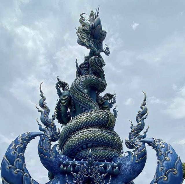 🐉💙 *Wat Rong Suea Ten: The Electric Blue Temple of Chiang Rai* 🏯✨