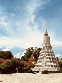 ✨ "Royal Radiance: Exploring Phnom Penh’s Dazzling Silver Pagoda" 🇰🇭