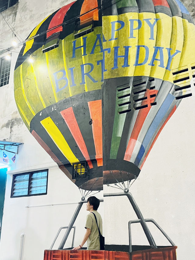 🌙✨ Kuantan by Night: Murals, Markets & Tower Views