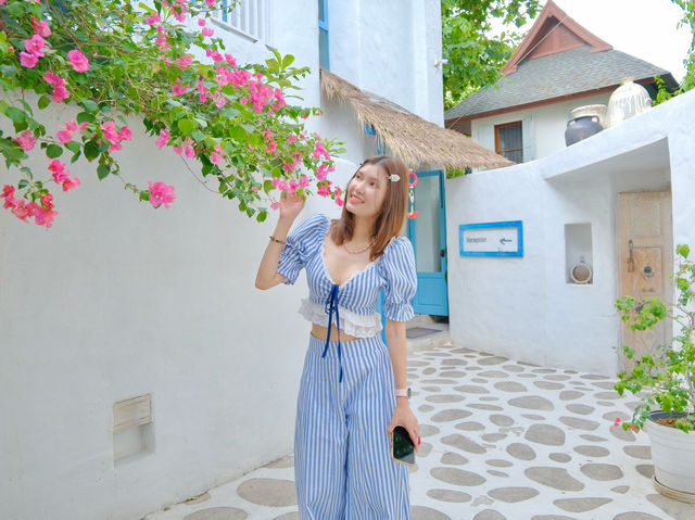 Saloon De Paskani คาเฟ่หัวหินสไตล์ซานโตรินี่ Saloon De Paskani คาเฟ่หัวหินสไตล์ซานโตรินี่