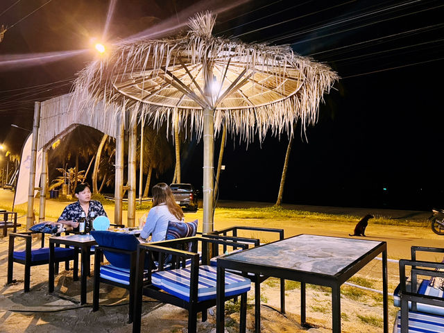 Blue Moon ร้านชิลเปิดใหม่ หาดทุ่งวัวแล่น