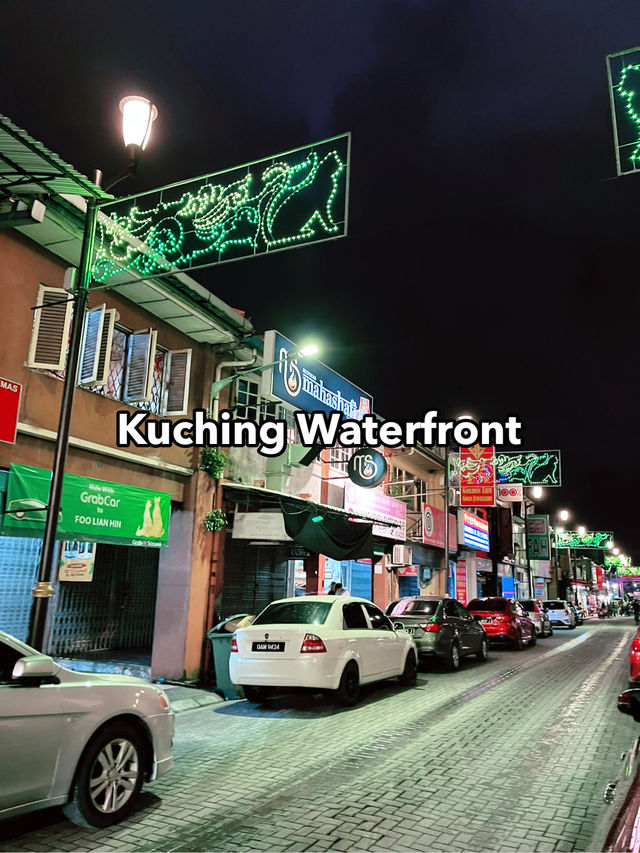 Kuching Waterfront: A Must-Visit Scenic Gem That Comes Alive at Night Kuching Waterfront: A Must-Visit Scenic Gem That Comes Alive at Night