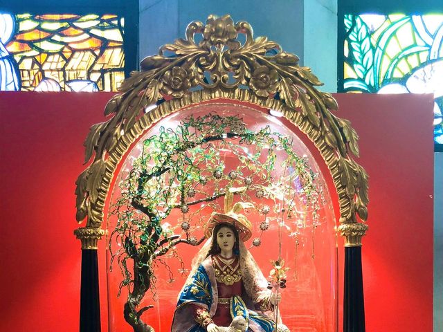 Manila Cathedral -  Stunning architecture