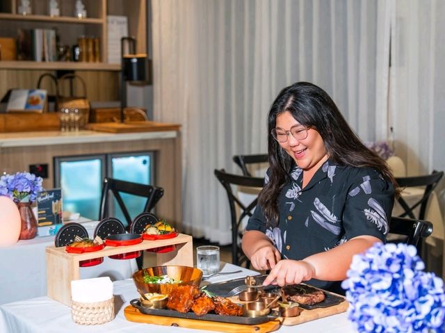 ที่พักบนเนินเขามองวิวหาดป่าตองได้เต็มตา เงียบสงบ