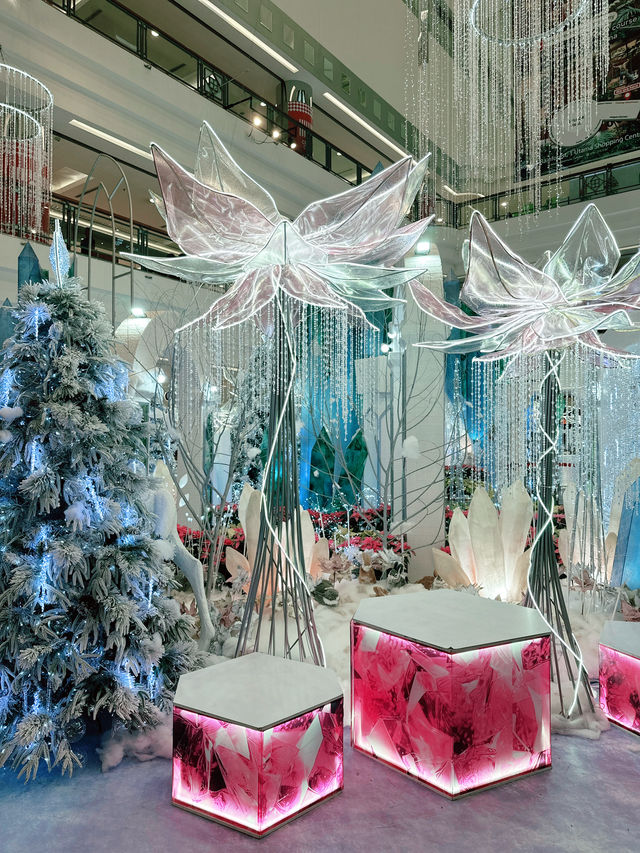 🎄 Festive Finds at One Utama Old Wing: Your Christmas Gift & Photo Spot! 🎄 Festive Finds at One Utama Old Wing: Your Christmas Gift & Photo Spot!