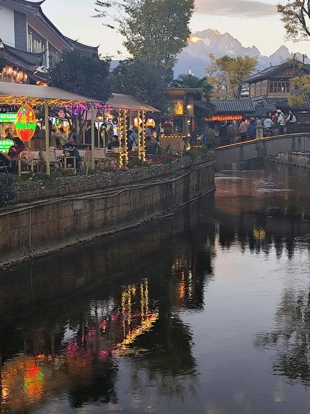 Lijiang Ancient Town: Where Timeless Vibes Meet Insta-Worthy Views 🌏✨ Lijiang Ancient Town: Where Timeless Vibes Meet Insta-Worthy Views 🌏✨